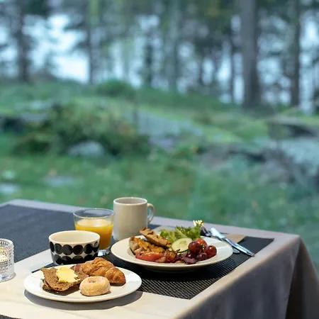 Rantapuisto 4*